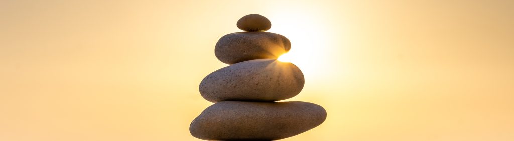 Deze afbeelding heeft een leeg alt-attribuut; de bestandsnaam is iStock-stenen-smal-stenen-midden-1024x282.jpg